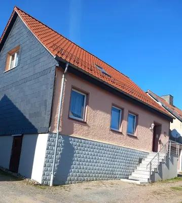 Das Gebäude in dem sich die Ferienwohnung befindet