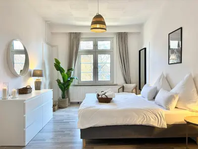 Ein Bett oder Betten in einem Zimmer der Unterkunft HYGGE LIVING - Große hochwertige Apartments - hundefreundlich - Boxspringbetten - inmitten der Altstadt
