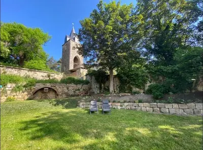 Ein Garten an der Unterkunft Apartment am Pulverturm