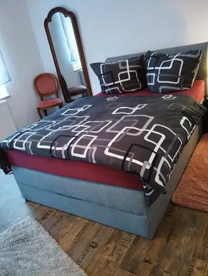 Ein Bett oder Betten in einem Zimmer der Unterkunft Ferienwohnung zur alten Schneiderei