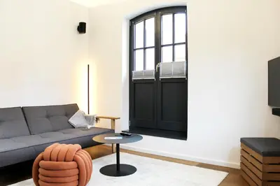 Ein Sitzbereich in der Unterkunft Studio Karl Oppermann mit Einzelgarage