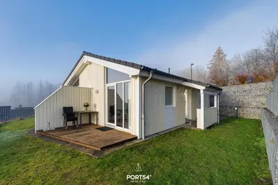 Das Gebäude in dem sich das Ferienhaus befindet