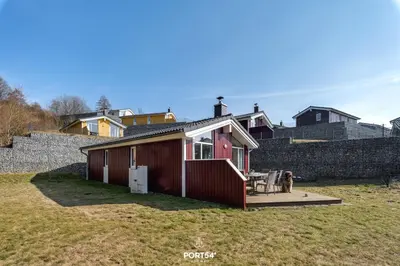 Das Gebäude in dem sich das Ferienhaus befindet