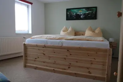 Ein Bett oder Betten in einem Zimmer der Unterkunft Ferienwohnungen Grüne Tanne