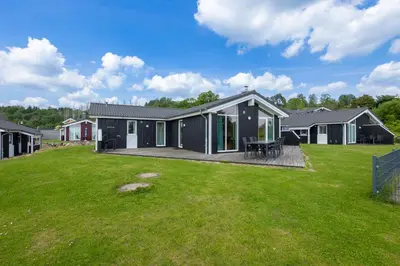 Das Gebäude in dem sich das Ferienhaus befindet