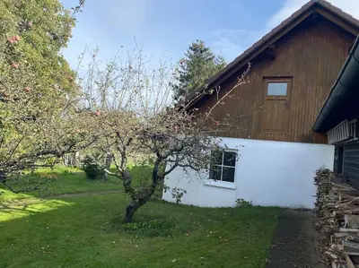 Ein Garten an der Unterkunft Rollstuhlgerechter Ferienbungalow in ruhiger Lage