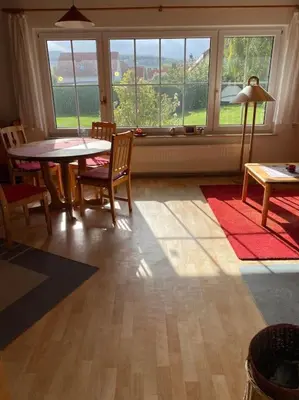 Ein Sitzbereich in der Unterkunft Rollstuhlgerechter Ferienbungalow in ruhiger Lage