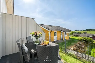 Das Gebäude in dem sich das Ferienhaus befindet