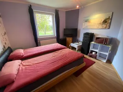 Ein Bett oder Betten in einem Zimmer der Unterkunft Zimmer mit eigenem Bad in Einfamilienhaus