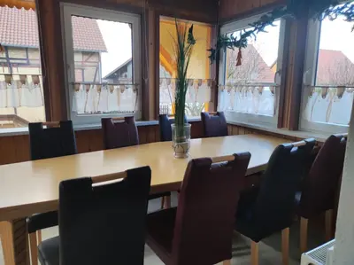 Ein Restaurant oder anderes Speiselokal in der Unterkunft Ferienhaus Anna