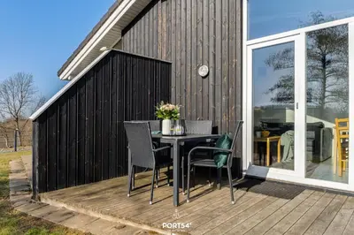 Das Gebäude in dem sich das Ferienhaus befindet