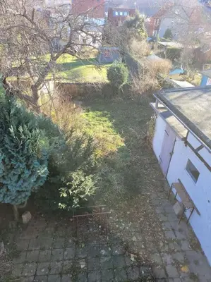 Ein Garten an der Unterkunft Günstige, große Ferienwohnung im Zentrum von Wernigerode