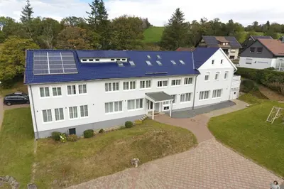 Das Gebäude in dem sich die Ferienwohnung befindet