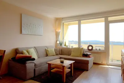 Ein Sitzbereich in der Unterkunft Apartment Süd-Panorama mit Pool & Sauna