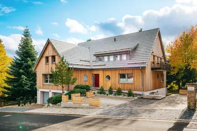 Das Gebäude in dem sich die Ferienwohnung befindet