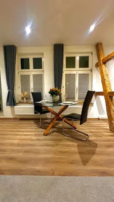 Ein Sitzbereich in der Unterkunft Apartment Mauerblick in der Altstadt mit Smart TV Waschtrockner und voll ausgestatteter Küche
