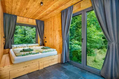 Ein Garten an der Unterkunft Treetop House Near Mount Brocken