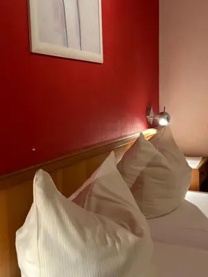 Ein Bett oder Betten in einem Zimmer der Unterkunft Hotel Berliner Hof