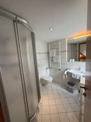 Ein Badezimmer in der Unterkunft Hotel Berliner Hof