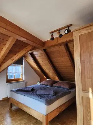 Ein Bett oder Betten in einem Zimmer der Unterkunft Ferienwohnung 2 Berliner Platz
