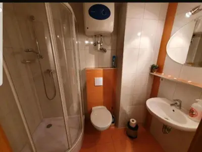 Ein Badezimmer in der Unterkunft Haus Flora