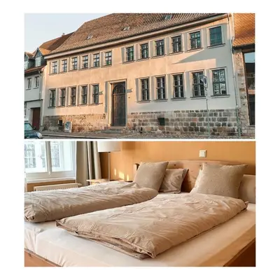 Ein Bett oder Betten in einem Zimmer der Unterkunft Denkmalsuites Quedlinburg