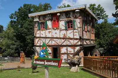 Das Gebäude in dem sich die Ferienwohnung befindet