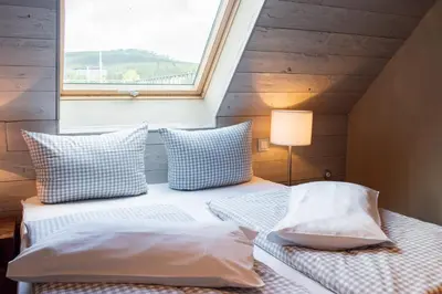 Ein Bett oder Betten in einem Zimmer der Unterkunft StrandBerg's Stadt Chalet