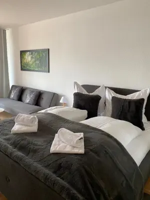 Ein Bett oder Betten in einem Zimmer der Unterkunft Seeblickappartement -Eure Zeit- mit Balkon