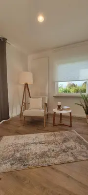 Ein Sitzbereich in der Unterkunft Ferienwohnung Hanenthorp
