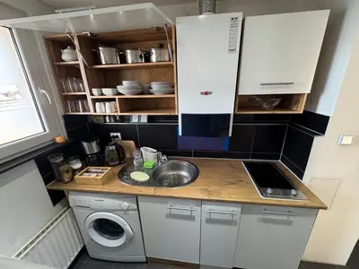 Küche/Küchenzeile in der Unterkunft FeWo Domo46 mit Balkon, Waschmaschine & Smart TV