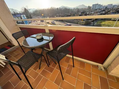 Ein Balkon oder eine Terrasse in der Unterkunft FeWo Domo46 mit Balkon, Waschmaschine & Smart TV