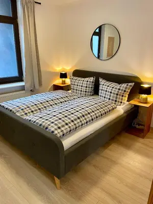 Ein Bett oder Betten in einem Zimmer der Unterkunft HIRSCH Stadt Apartment 2 - Terrasse mit Flussblick - Parkplatz