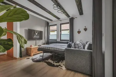 Ein Sitzbereich in der Unterkunft HIRSCH Stadt Apartment 2 - Terrasse mit Flussblick - Parkplatz