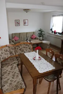 Ein Sitzbereich in der Unterkunft Ferienwohnung Peinemann