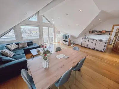 Ein Sitzbereich in der Unterkunft Helles Bergblick Luxus Apartment