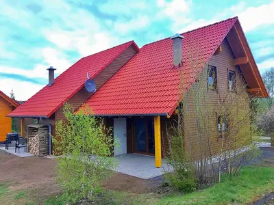 Das Gebäude in dem sich das Ferienhaus befindet