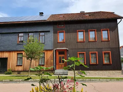 Das Gebäude in dem sich die Ferienwohnung befindet