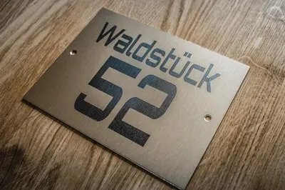 Ein Zertifikat, Auszeichnung, Logo oder anderes Dokument, das in der Unterkunft Waldstück ausgestellt ist