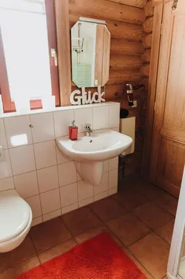 Ein Badezimmer in der Unterkunft HyggeZeit im Holzblockhaus in Wernigerode
