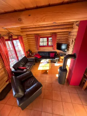 Ein Sitzbereich in der Unterkunft HyggeZeit im Holzblockhaus in Wernigerode