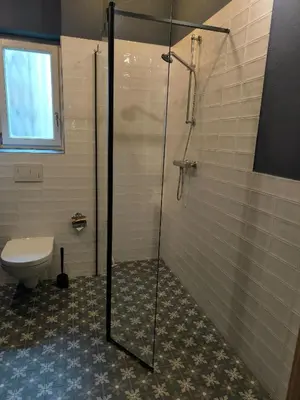 Ein Badezimmer in der Unterkunft New studio-style holiday apartment in the historic old town of Quedlinburg
