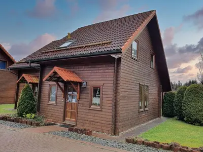 Das Gebäude in dem sich das Ferienhaus befindet