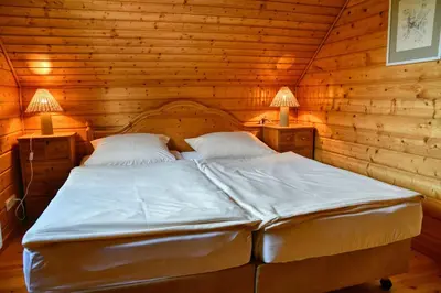 Ein Bett oder Betten in einem Zimmer der Unterkunft Feriendorf Blauvogel Blauvogel 002