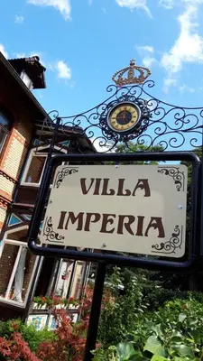 Ein Zertifikat, Auszeichnung, Logo oder anderes Dokument, das in der Unterkunft Villa Imperia, Museums-Hotel, Treppensteigen ausgestellt ist