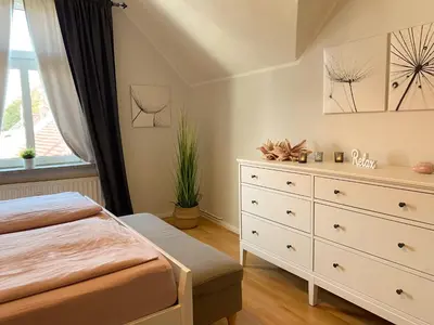 Ein Bett oder Betten in einem Zimmer der Unterkunft Gröpernblick - Zentrumsnahe FeWo I 2 Schlafzimmer I 100 qm I Parkplätze in der Umgebung