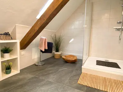Ein Badezimmer in der Unterkunft Gröpernblick - Zentrumsnahe FeWo I 2 Schlafzimmer I 100 qm I Parkplätze in der Umgebung