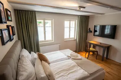 Ein Bett oder Betten in einem Zimmer der Unterkunft Ferienhaus Schlossberg mit Infrarot-Kabine und Stellplatz