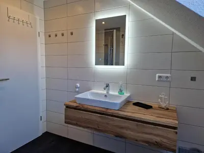 Ein Badezimmer in der Unterkunft Auerhahn Ferienhäuser Haus Tajo