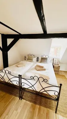 Ein Bett oder Betten in einem Zimmer der Unterkunft Bleibe am Kirchhof